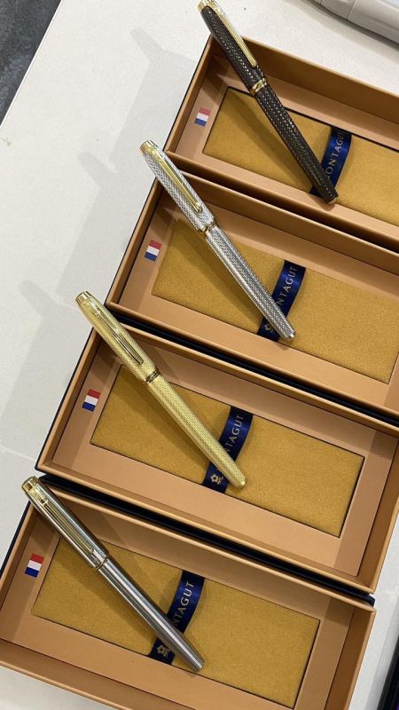 Елегантна кулькова ручка Montagut сріблясто-золотиста