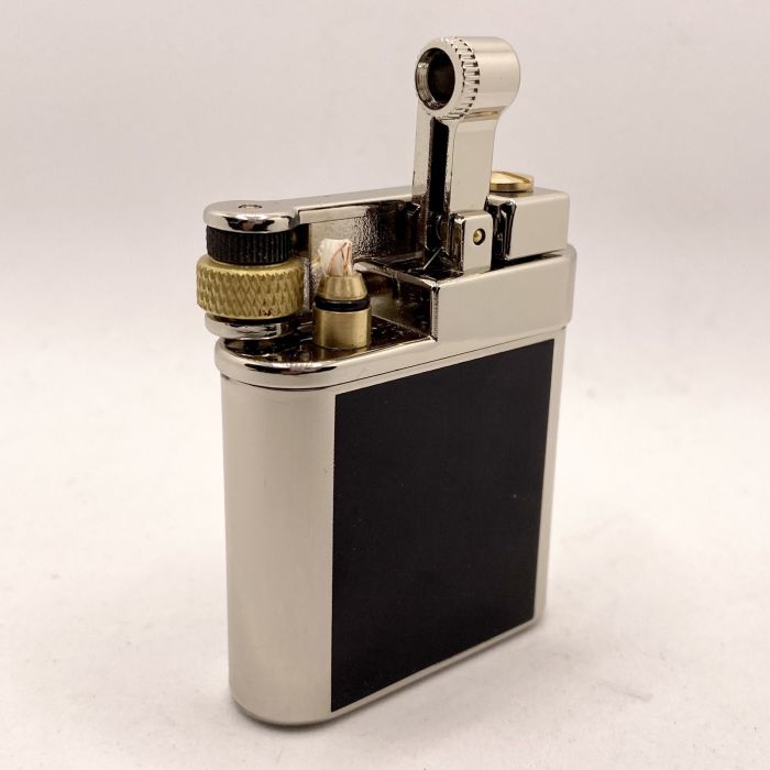 Запальничка бензинова Chief у сріблясто чорному корпусі