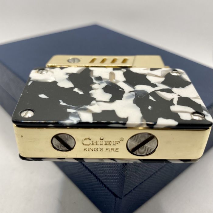 Бензинова Запальничка Chief чорно-білий мармур
