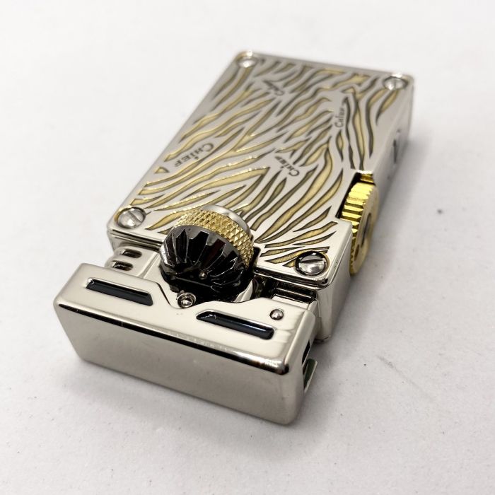 Ексклюзивна Бензинова Запальничка Chief – Золотий Тигровий Принт