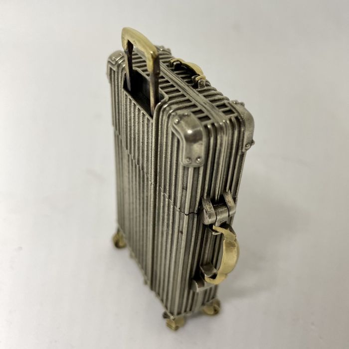 Колекційна бензинова запальничка Zippo "Suitcase Edition"у формі мініатюрної дорожньої валізи
