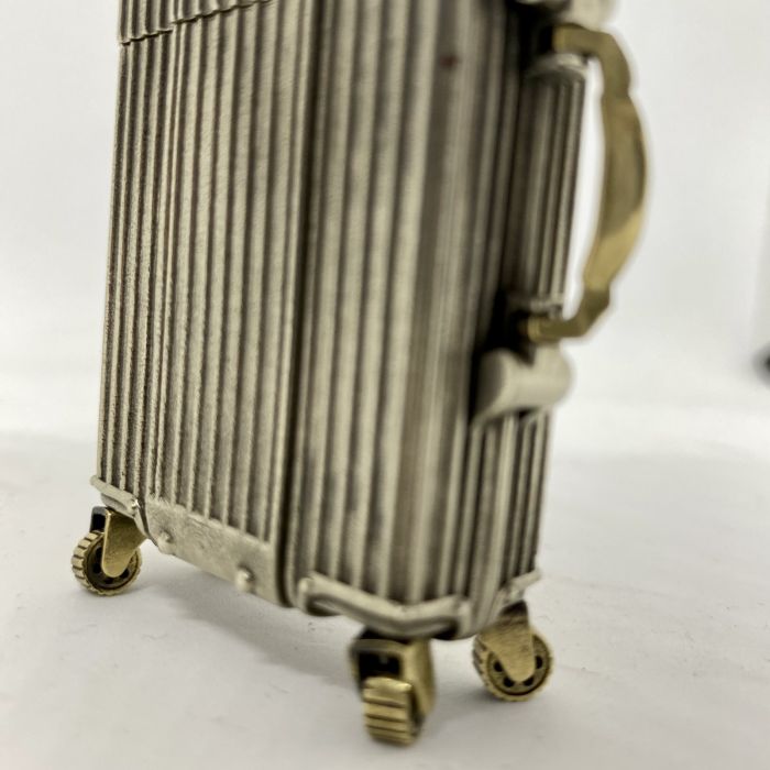 Колекційна бензинова запальничка Zippo "Suitcase Edition"у формі мініатюрної дорожньої валізи