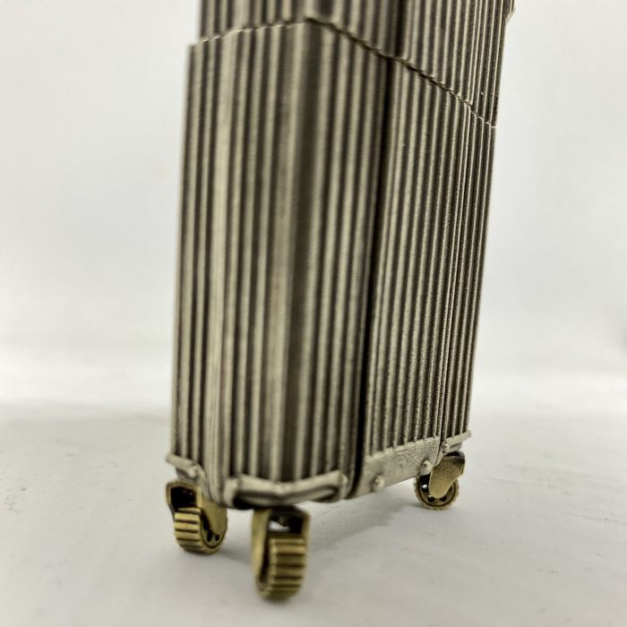 Колекційна бензинова запальничка Zippo "Suitcase Edition"у формі мініатюрної дорожньої валізи