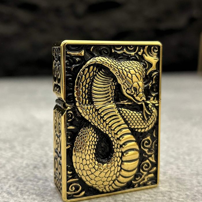 Бензинова запальничка Zorro «Золота Кобра» — Колекційна серія