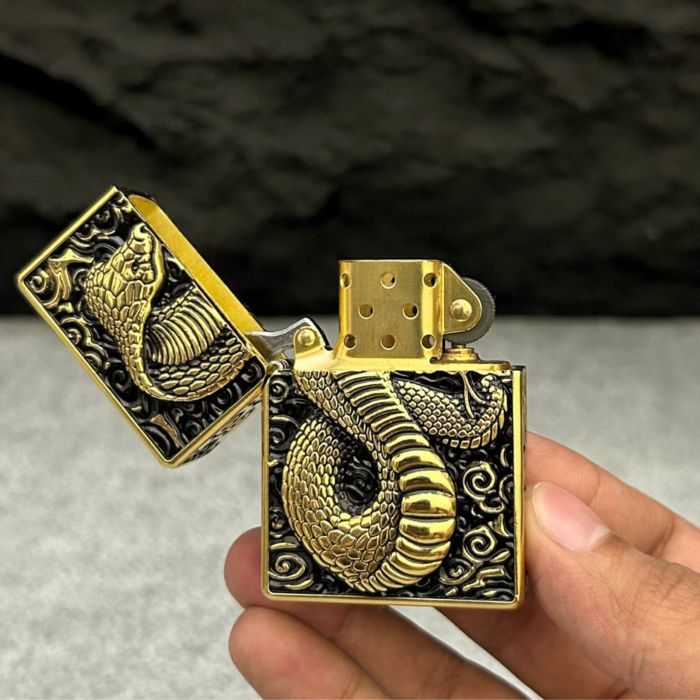 Бензинова запальничка Zorro «Золота Кобра» — Колекційна серія