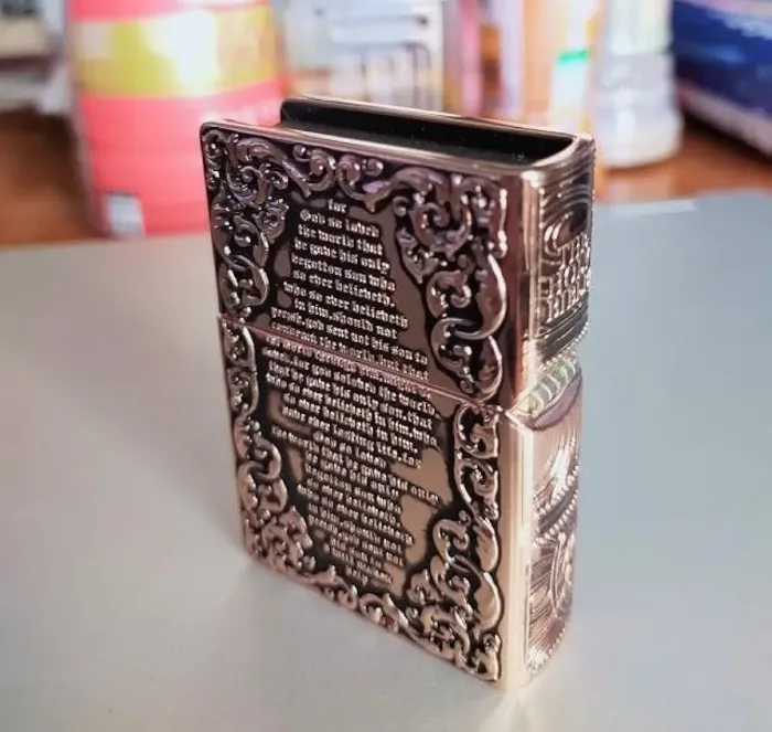 Бензинова запальничка Zorro «The Holy Bible» (Святе Письмо) – Колекційне видання