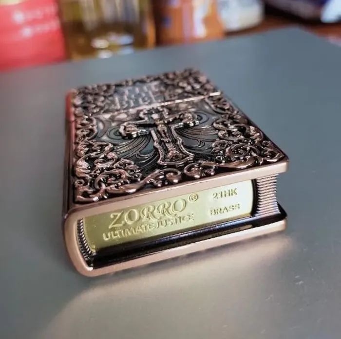 Бензинова запальничка Zorro «The Holy Bible» (Святе Письмо) – Колекційне видання
