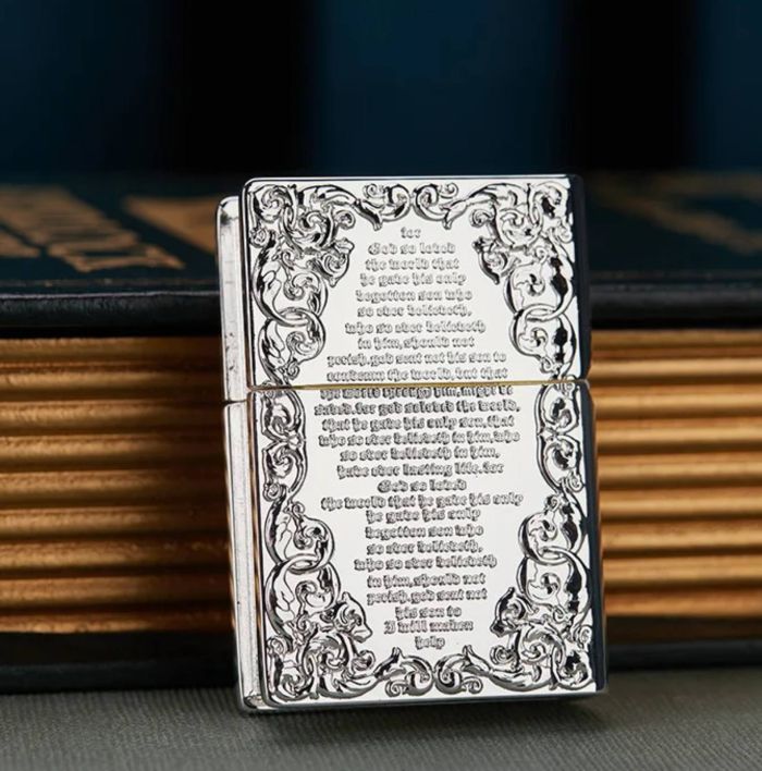 Бензинова запальничка Zorro «The Holy Bible» (Святе Письмо) – Колекційне видання