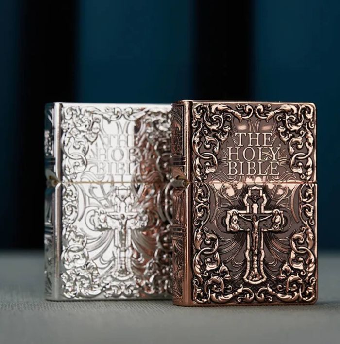 Бензинова запальничка Zorro «The Holy Bible» (Святе Письмо) – Колекційне видання