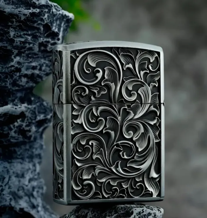 Бензинова запальничка Zorro "Antique Brass" з художнім гравіюванням Серебриста