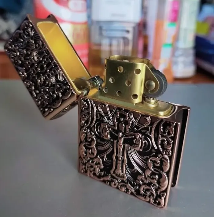 Бензинова запальничка Zorro «The Holy Bible» (Святе Письмо) – Колекційне видання Золотиста