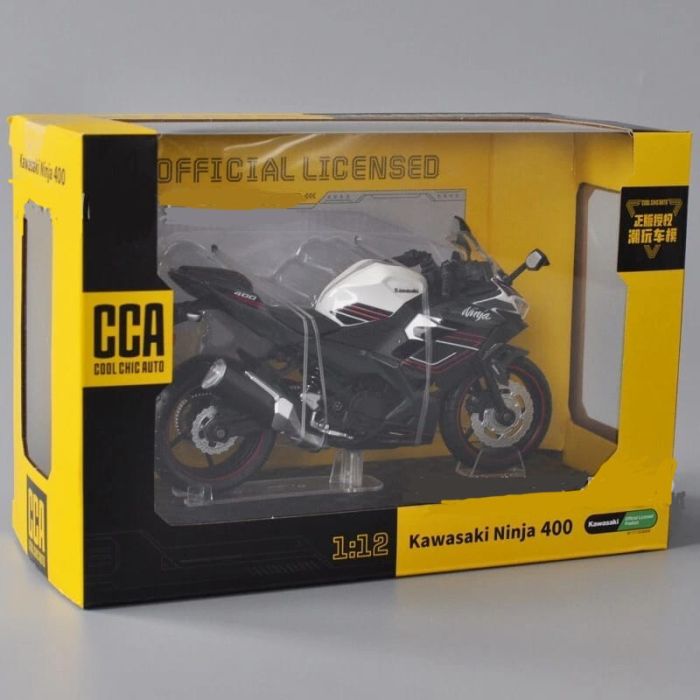 Масштабна модель мотоцикла Kawasaki Ninja 400 (1:12) від CCА