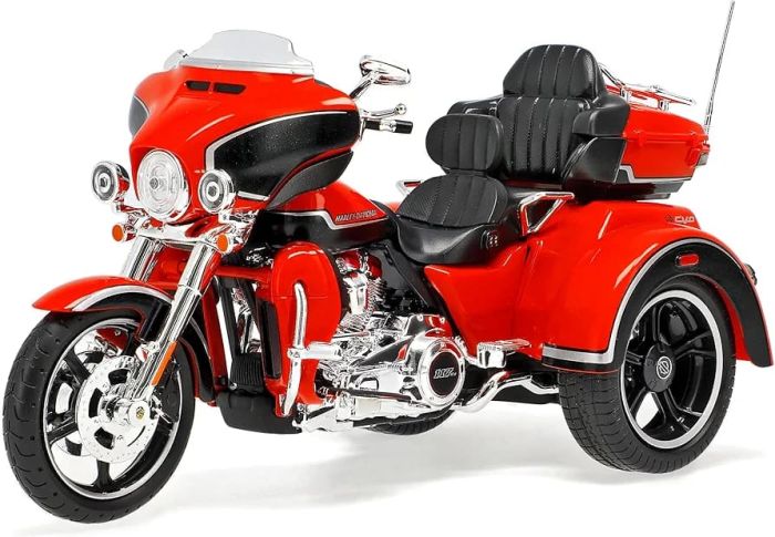 Масштабна модель 2021 Harley-Davidson CVO Tri Glide (1:12) від Maistо