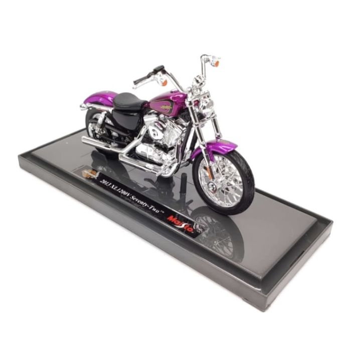 Масштабна модель мотоцикла Harley-Davidson 2013 XL1200V Seventy-Two (1:18) від Maistо