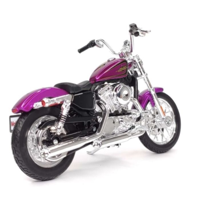 Масштабна модель мотоцикла Harley-Davidson 2013 XL1200V Seventy-Two (1:18) від Maistо