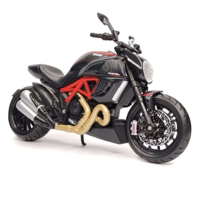 Колекційна модель мотоцикла Maisto Ducati Diavel Carbon (Масштаб 1:18)