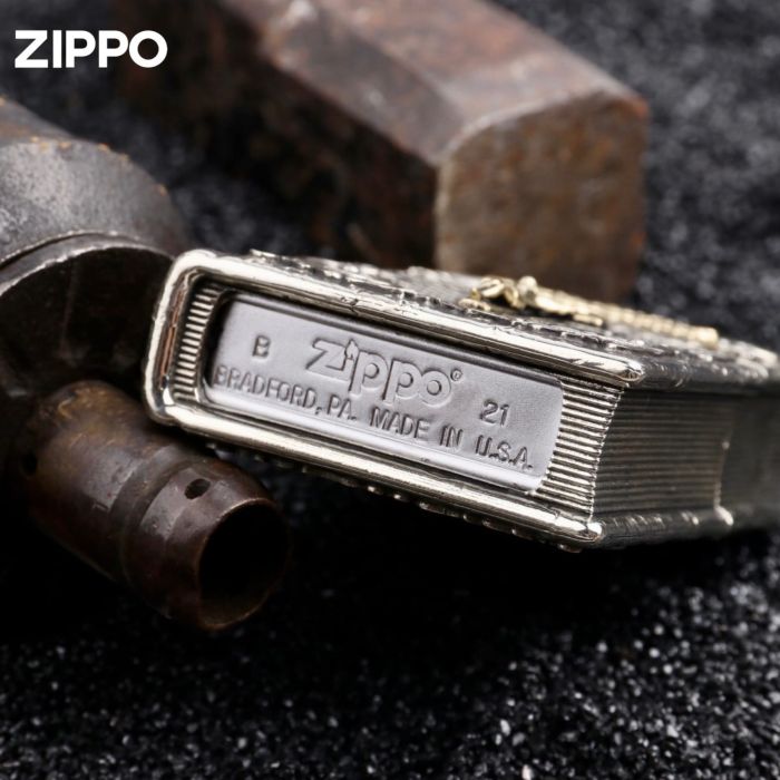 Ексклюзивна  бензинова запальничка Zippo "Holy Bible" — Колекційна модель у дерев’яному боксі