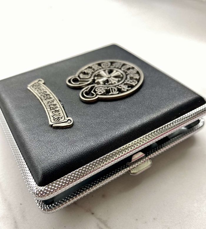 Портсигар у стилі Chrome Hearts під шкіру (на 20 сигарет), чорний з металевим декором