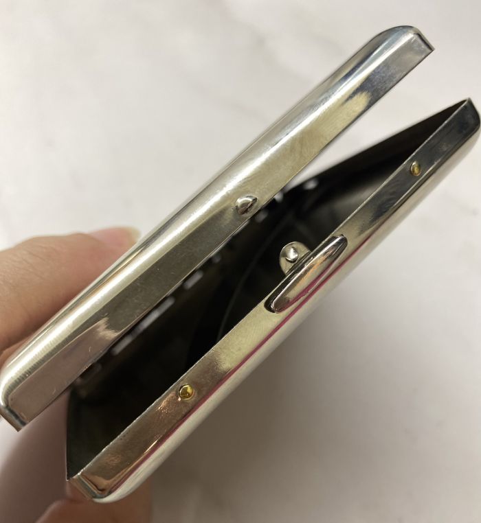 Металевий портсигар з об'ємним декором у стилі Chrome Hearts — на 20 сигарет standard