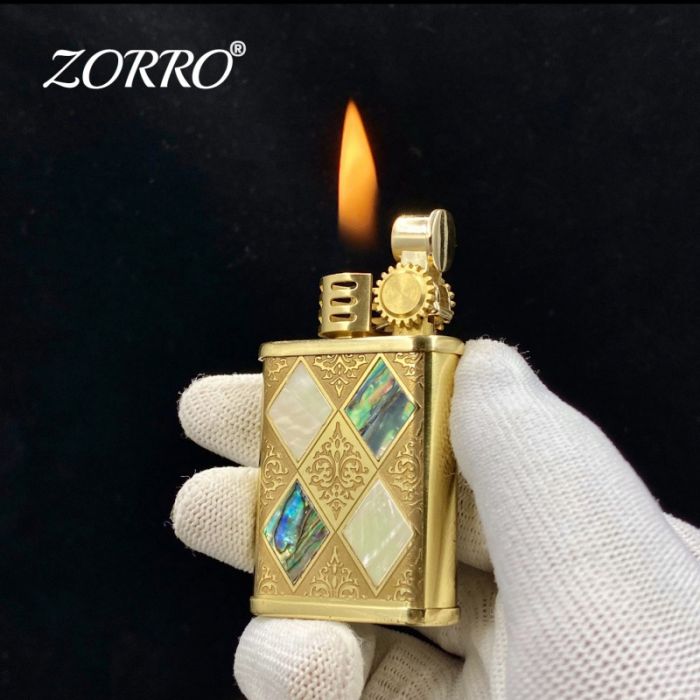 Бензинова запальничка Zorro Ultimate Justice 587 Brass зі вставками-хамелеон