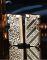 Газова запальничка з класичним полум'ям у стилі ретро та вінтажним орнаментом