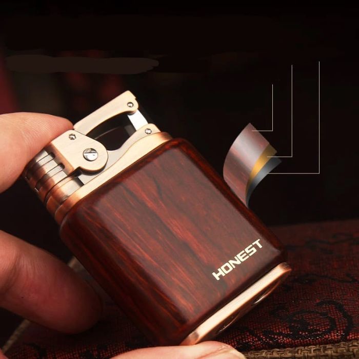 Бензинова запальничка Honest з дерев'яною texture/накладкою (Преміум-дизайн)