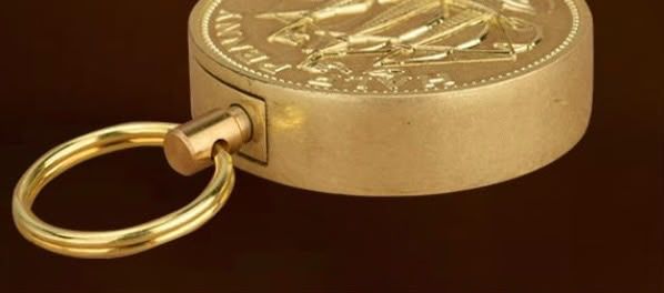Бензинова запальничка Zorro у вигляді старовинної британської монети «Half Penny 1966» (Колір: Золотистий)