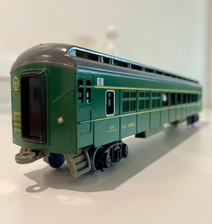 Великий ігровий набір «Залізниця FENFA Train Familial» (Масштаб 1:87) з акумуляторами та зарядним пристроєм