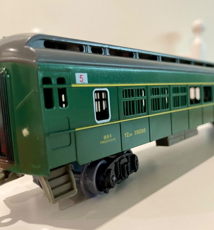 Великий ігровий набір «Залізниця FENFA Train Familial» (Масштаб 1:87) з акумуляторами та зарядним пристроєм