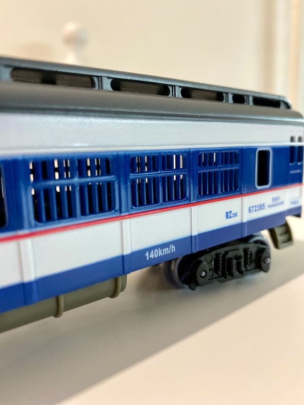 Залізниця FENFA «DongFeng 4B Express» — великий ігровий набір з акумуляторами, світлом та звуком (довжина колії 7,5 м)