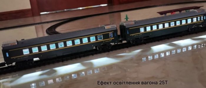 Велика інтерактивна залізниця FENFA «DongFeng 4B» з акумуляторами (7.5 м траси, світло, звук, двері, що відчиняються)