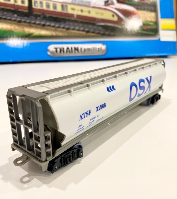Великий ігровий набір залізниці FENFA Train Familial (9.4 метри колії, 2 локомотиви, 7 вагонів, акумулятори + зарядний пристрій)