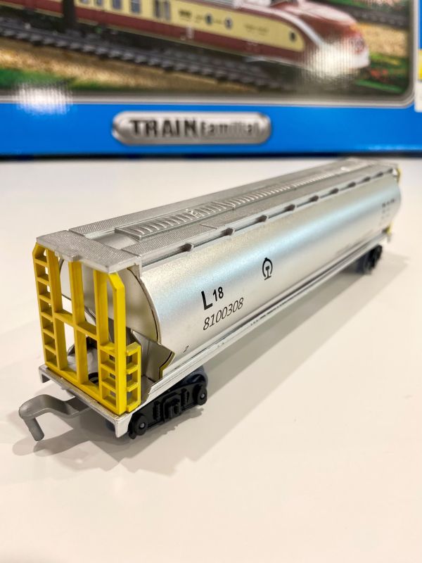 Великий ігровий набір залізниці FENFA Train Familial (9.4 метри колії, 2 локомотиви, 7 вагонів, акумулятори + зарядний пристрій)