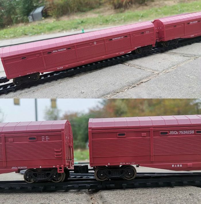 Ігровий набір залізниці FENFA «Будівельний експрес» з локомотивом Dongfeng 4B (колія 7,5 м, світло, звук + акумулятори та спецтехніка)
