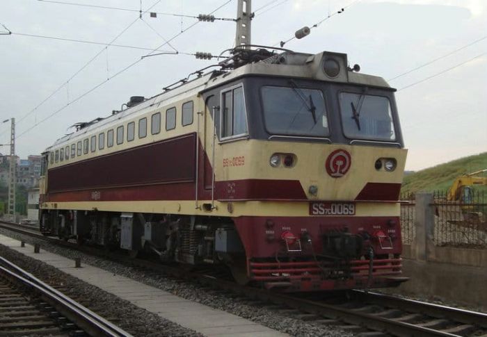Залізничний набір преміум-класу FENFA SS7C у розкішній подарунковій валізі
