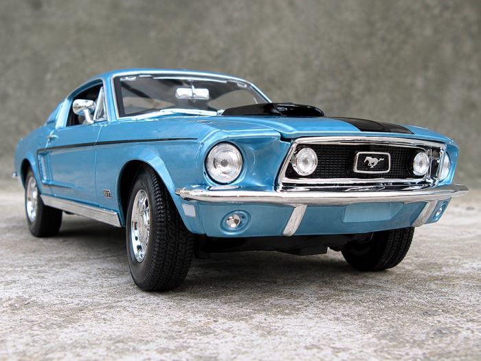 Легенда американського автопрому: Колекційна модель 1968 Ford Mustang GT Cobra Jet (1:18) від Maisto