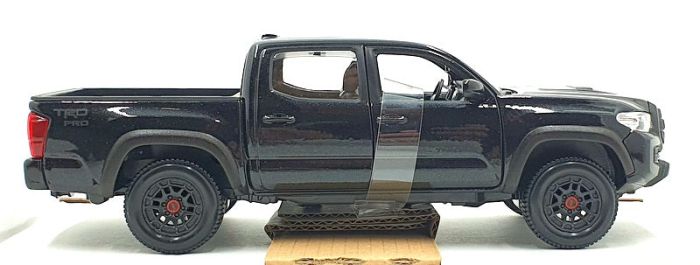 Колекційна модель автомобіля 2023 Toyota Tacoma TRD Pro (Maisto Special Edition, масштаб 1:27)