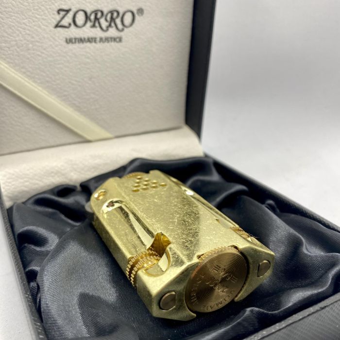 Бензинова запальничка Zorro "Латунний Броненосець"