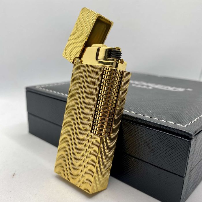 Газова Запальничка Thorens з унікальним хвилястим гравіюванням золотиста