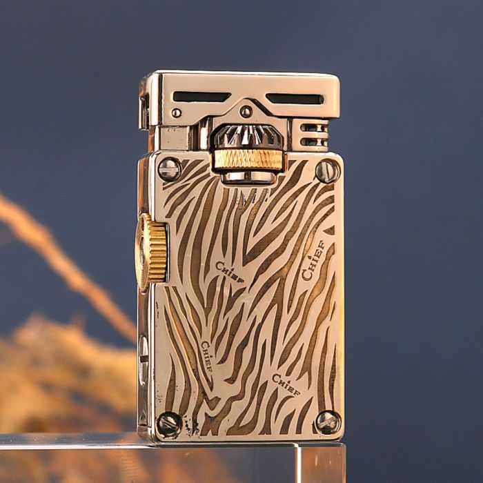 Ексклюзивна Бензинова Запальничка Chief – Золотий Тигровий Принт