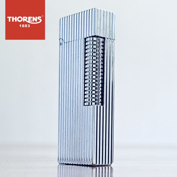 Елегантна газова запальничка THORENS з вертикальною фактурою у срібному кольорі